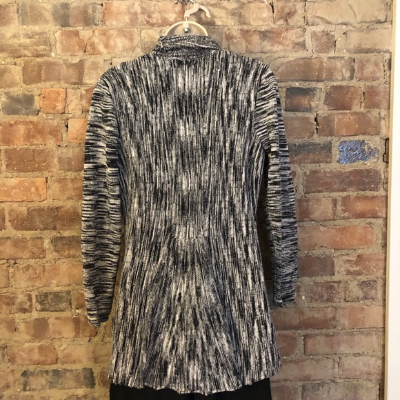 Black and white knitted open face cardigan - Picture 3 of 4